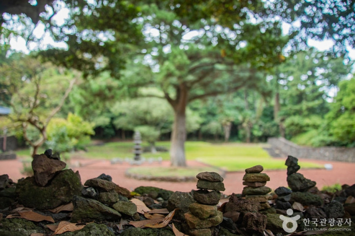 불탑사(제주) 여행 추천 - 메고지고