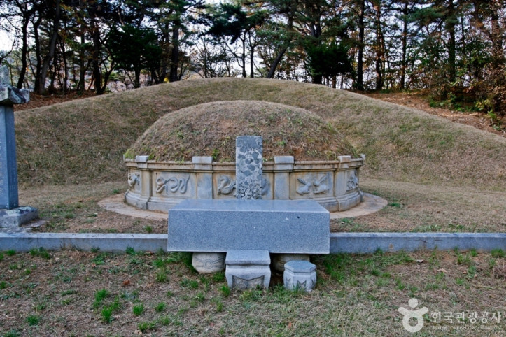 충주 석보군 묘소 여행 추천 - 메고지고