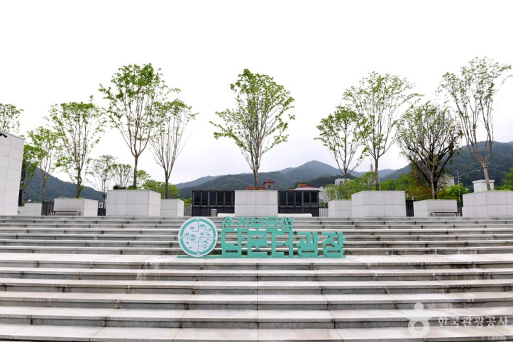 남문터광장 여행 추천 - 메고지고