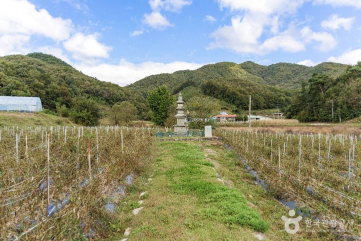 괴산 삼방리 삼층석탑 여행 추천 - 메고지고