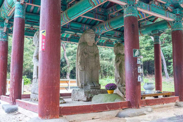 경주 배동 석조여래삼존입상 여행 추천 - 메고지고