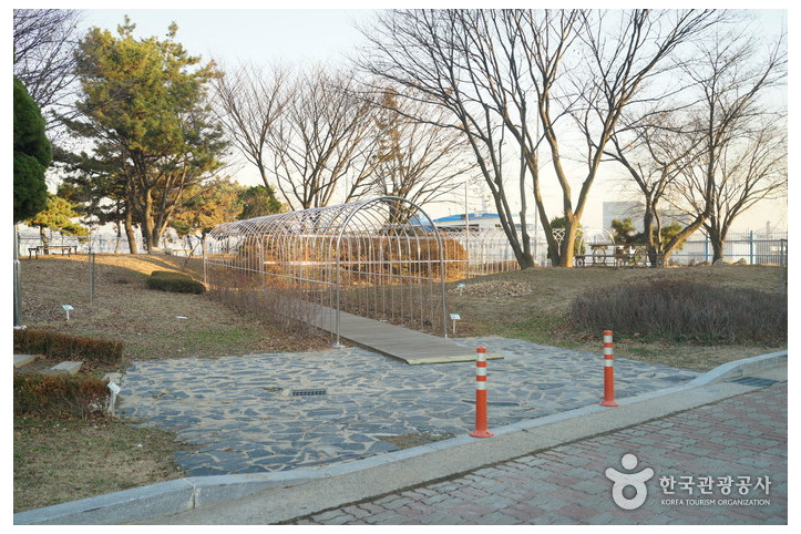 인천항 갑문 여행 추천 - 메고지고