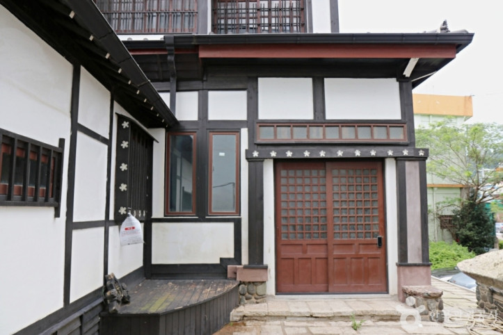 군산 부윤관사 여행 추천 - 메고지고