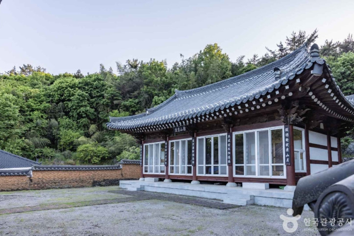 덕산서원(고성) 여행 추천 - 메고지고