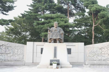 백범 김구 선생 동상 여행 추천 - 메고지고