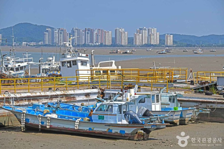 군산항 여행 추천 - 메고지고