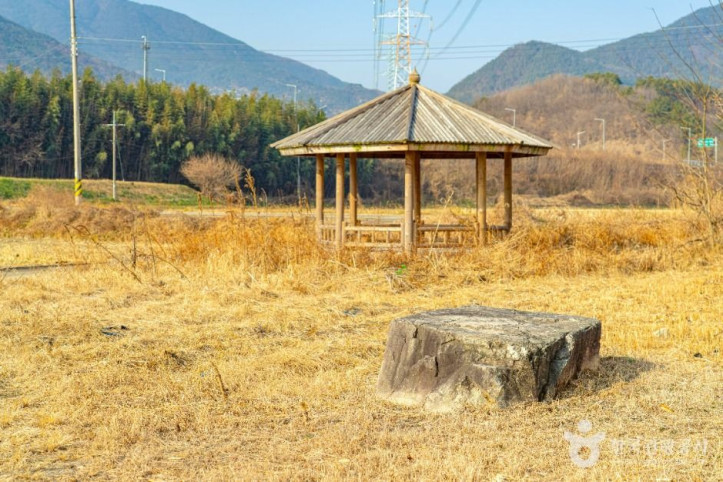 산청특리지석묘군 여행 추천 - 메고지고