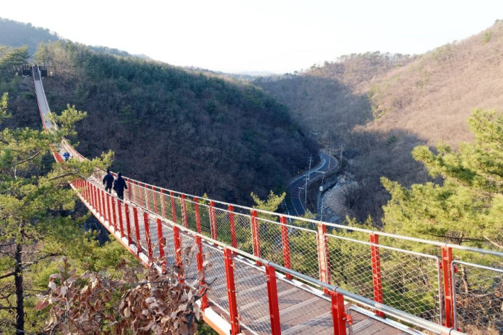 감악산 출렁다리 여행 추천 - 메고지고