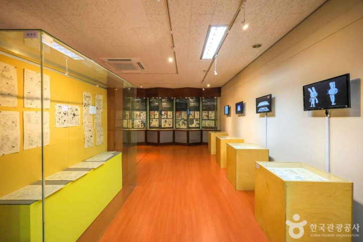 청강 만화역사박물관 여행 추천 - 메고지고