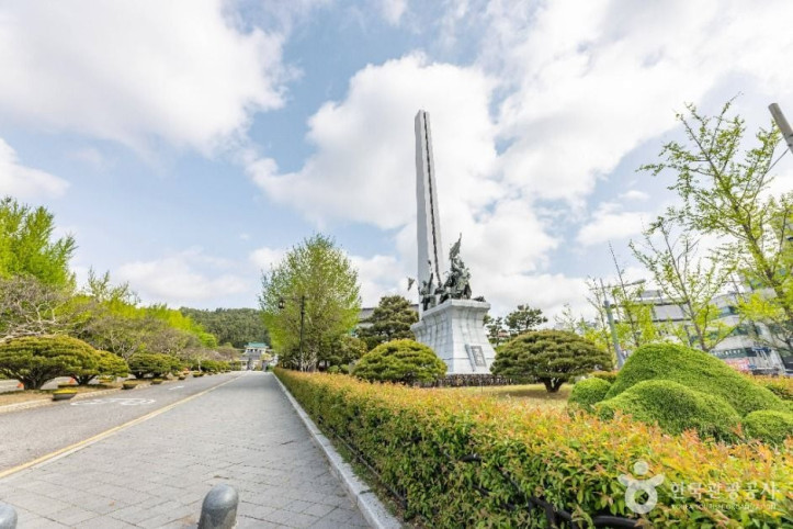 충렬탑(부산) 여행 추천 - 메고지고