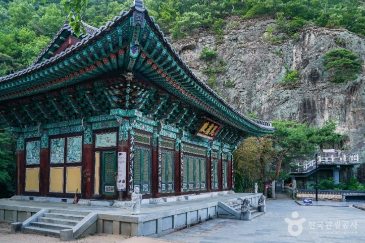 군위 아미타여래삼존 석굴 여행 추천 - 메고지고