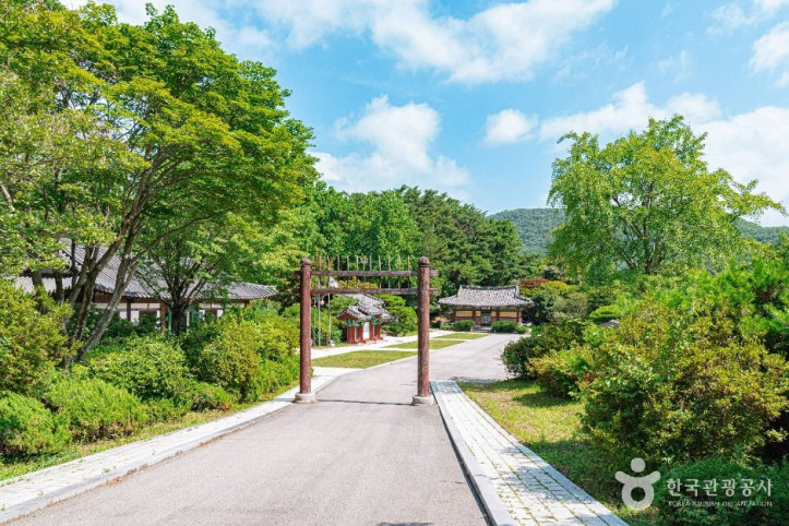 충장사 여행 추천 - 메고지고