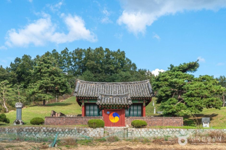 충주 이시진 묘소 여행 추천 - 메고지고