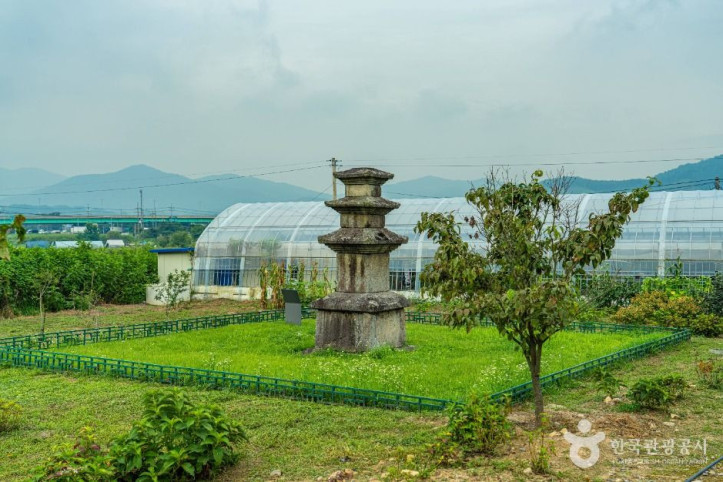 안성죽산리삼층석탑 여행 추천 - 메고지고
