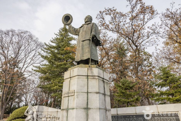 고하송진우선생동상 여행 추천 - 메고지고