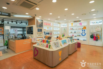 우당 이회영 선생 흉상 여행 추천 - 메고지고