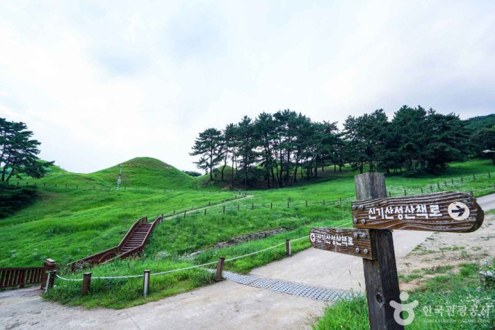 양산 북정리 고분군 여행 추천 - 메고지고