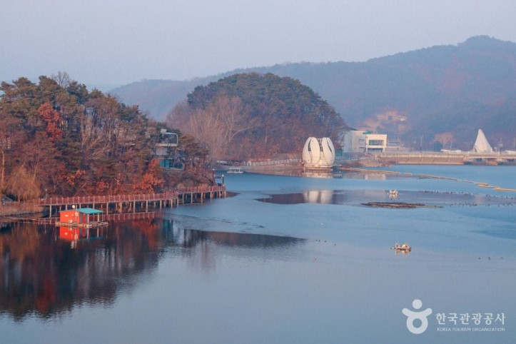 예당호 출렁다리(음악분수) 여행 추천 - 메고지고