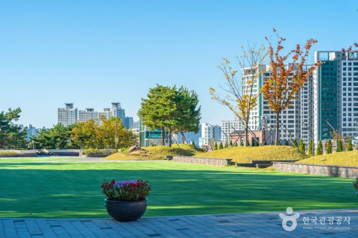 앞산빨래터공원 여행 추천 - 메고지고
