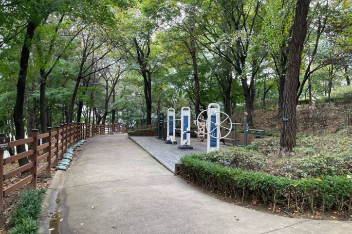 녹번서공원 여행 추천 - 메고지고