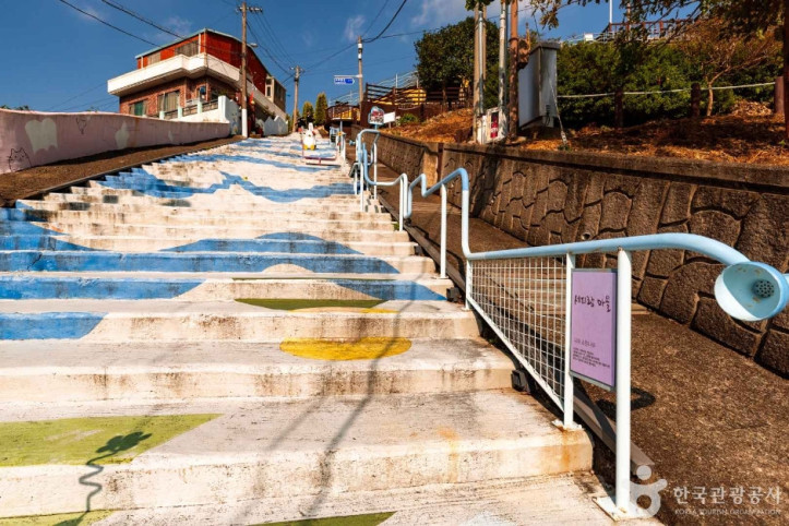 서피랑 마을 여행 추천 - 메고지고