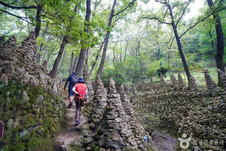 팔용산 돌탑 여행 추천 - 메고지고