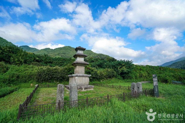 삼장사지 삼층석탑 여행 추천 - 메고지고