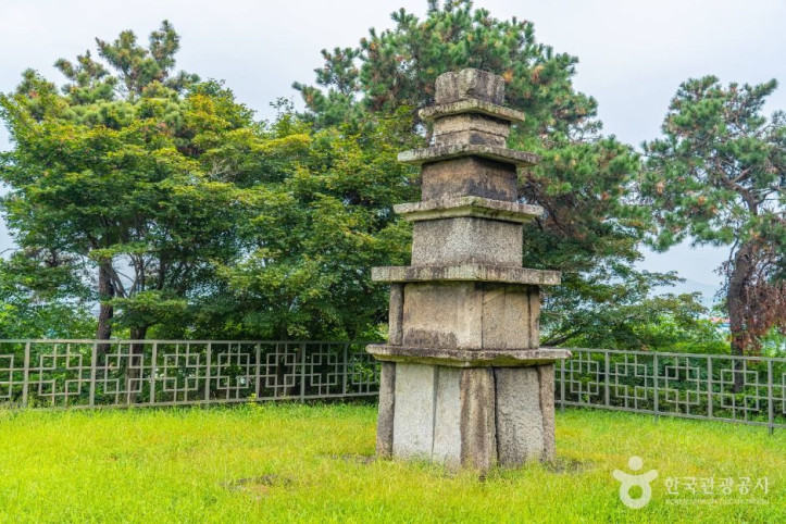 안성도기동삼층석탑 여행 추천 - 메고지고