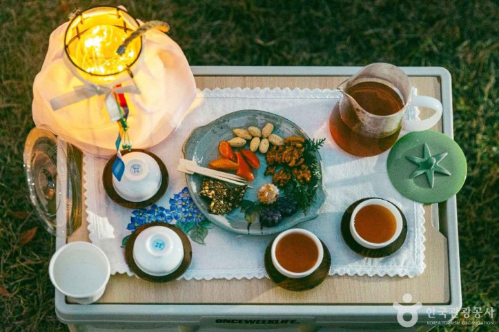 폴링 인 진주 여행 추천 - 메고지고