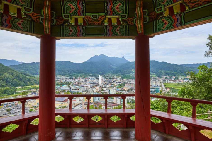 봉명산 출렁다리 여행 추천 - 메고지고