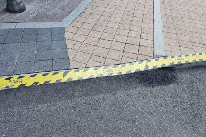홍제천인공폭포 여행 추천 - 메고지고