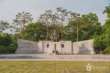 백범 김구 선생 동상 여행 추천 - 메고지고