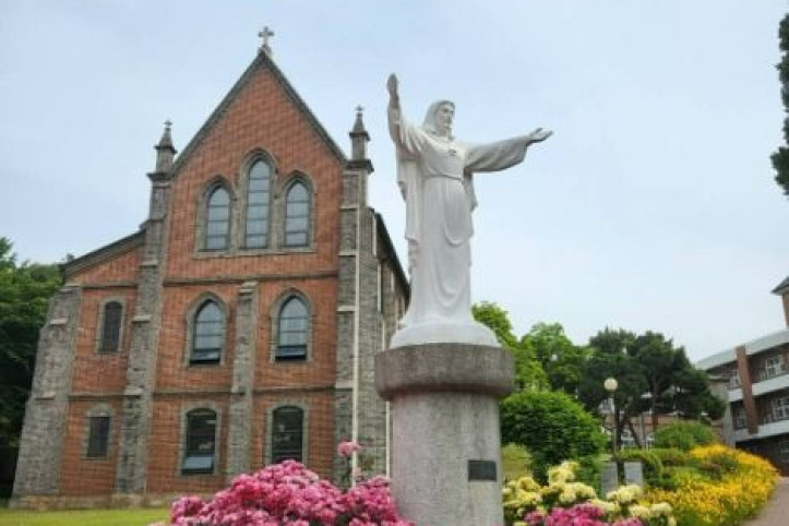 옛 용산신학교와 원효로 예수성심성당 여행 추천 - 메고지고