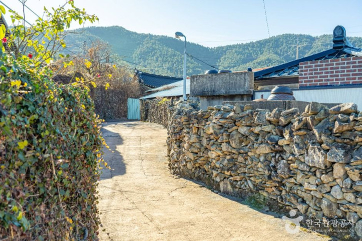 상서마을 옛 돌담길 여행 추천 - 메고지고