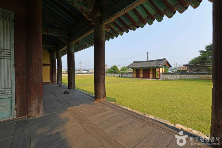 홍산객사 여행 추천 - 메고지고