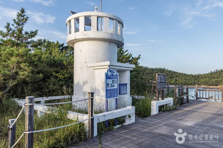 서근등대 여행 추천 - 메고지고