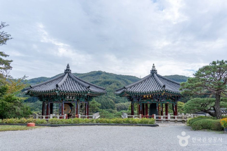 보탑사(진천) 여행 추천 - 메고지고