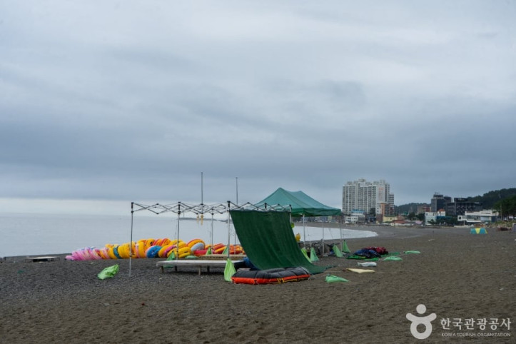 강동몽돌해변 (정자해변) 여행 추천 - 메고지고