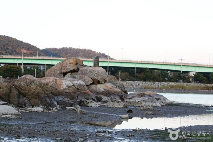 망산도·유주암 여행 추천 - 메고지고