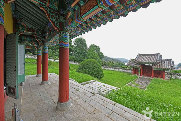충무사(고흥) 여행 추천 - 메고지고