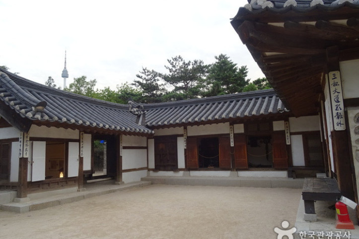 삼청동오위장김춘영가옥 여행 추천 - 메고지고