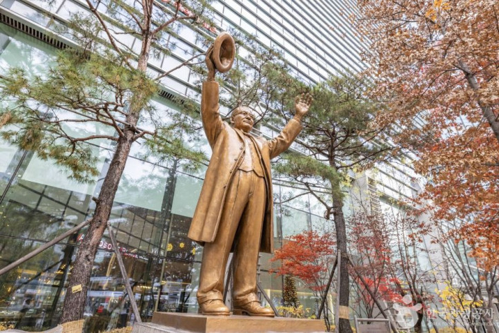 해공신익희선생동상 여행 추천 - 메고지고