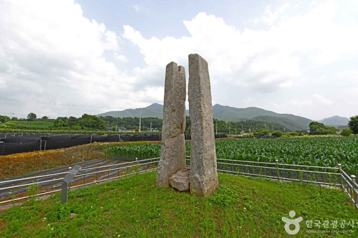 괴산 외사리 당간지주 여행 추천 - 메고지고