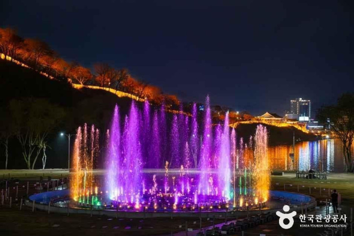 진주 음악분수대 여행 추천 - 메고지고
