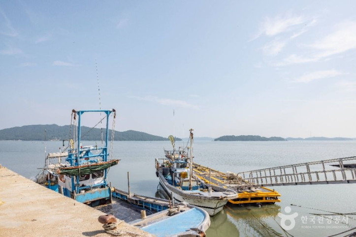 남산포 선착장 여행 추천 - 메고지고