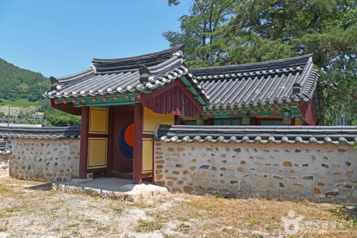 조헌사당(표충사) 여행 추천 - 메고지고
