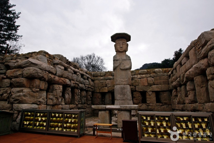 충주 미륵대원지 석조보살의좌상 여행 추천 - 메고지고