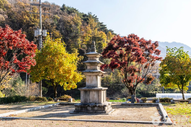 단양 향산리 삼층석탑 여행 추천 - 메고지고