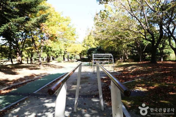 창원 중앙체육공원 여행 추천 - 메고지고