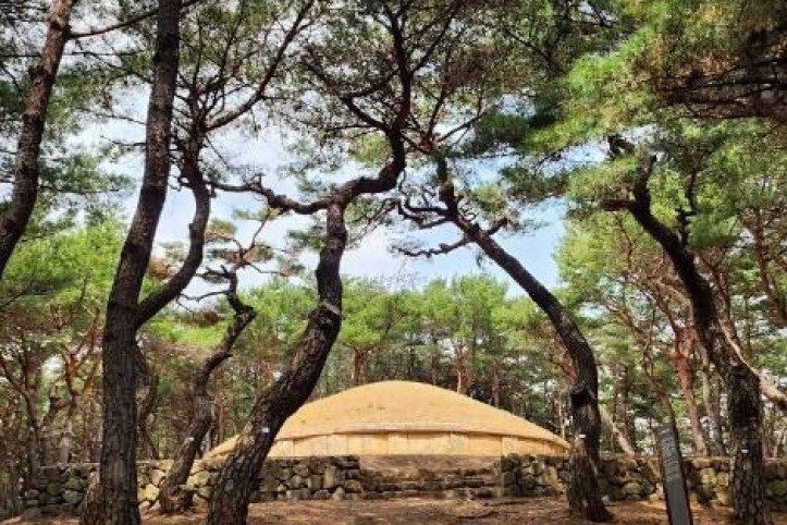경주 진덕여왕릉 여행 추천 - 메고지고